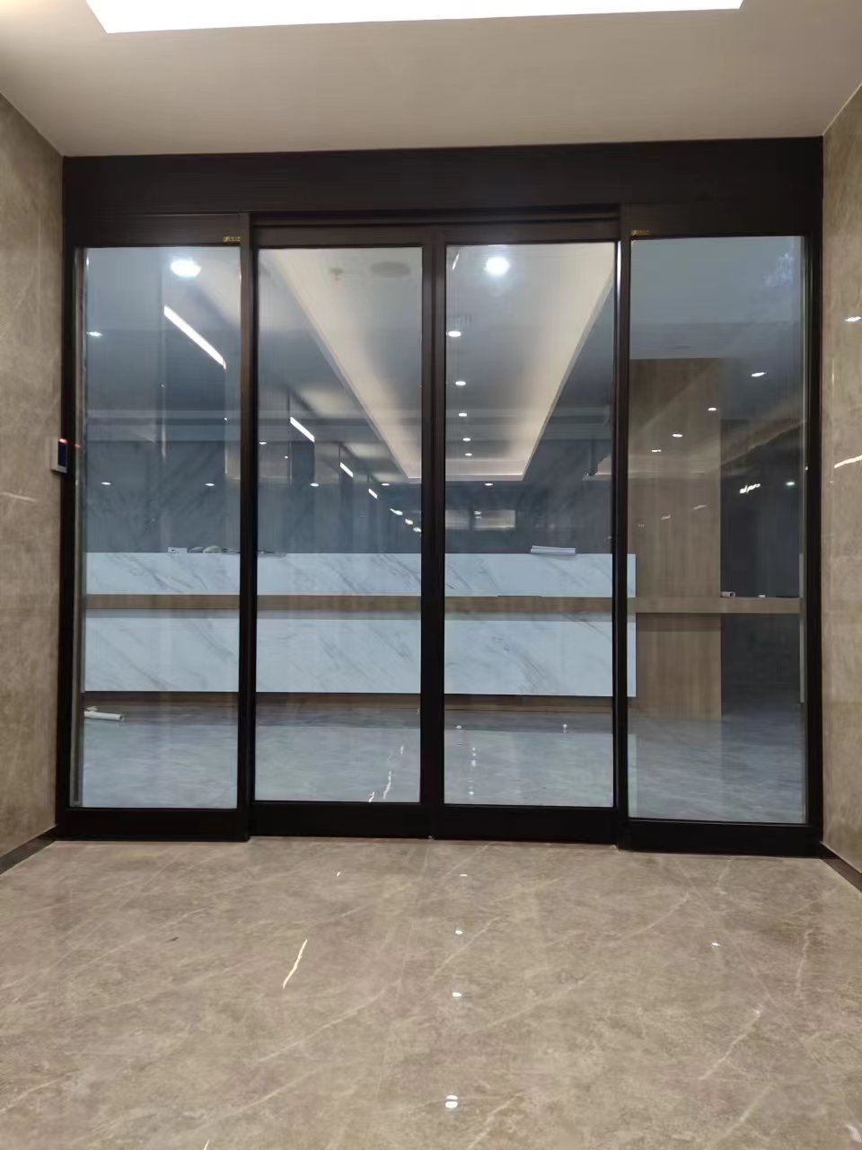 淮安市玻璃伸缩门