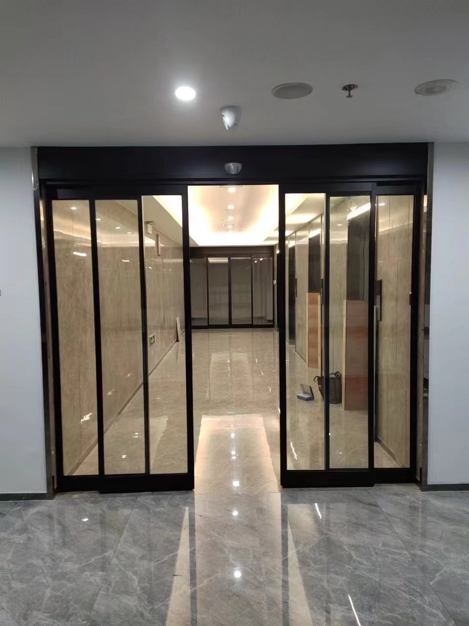 淮安市玻璃伸缩门
